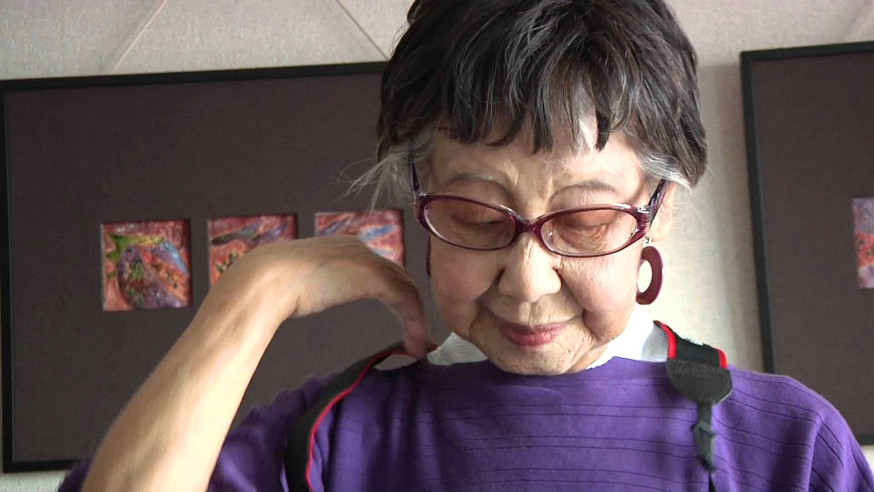 Eerste vrouwelijke Japanse fotojournalist, fotografeert nog steeds Eerste vrouwelijke Japanse fotojournalist, fotografeert nog steeds