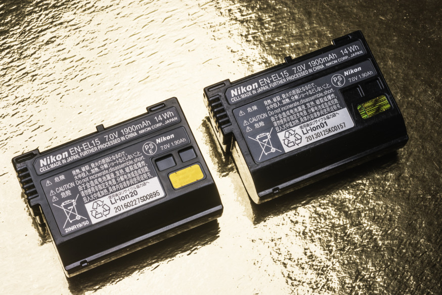 Oude en nieuwe Nikon EN-EL15-accu's van het type Li-ion01 en Li-ion20 Oude en nieuwe Nikon EN-EL15-accu's van het type Li-ion01 en Li-ion20