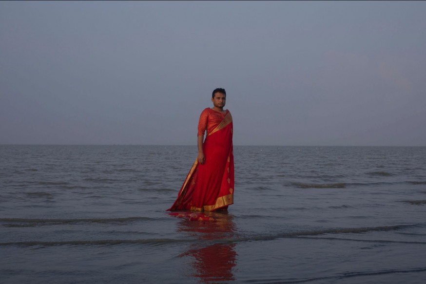 © Sumi Anjuman - 'In Ocean’s deep, I stand' (2019) uit de serie 'Somewhere Else Than Here' (2019-lopend)