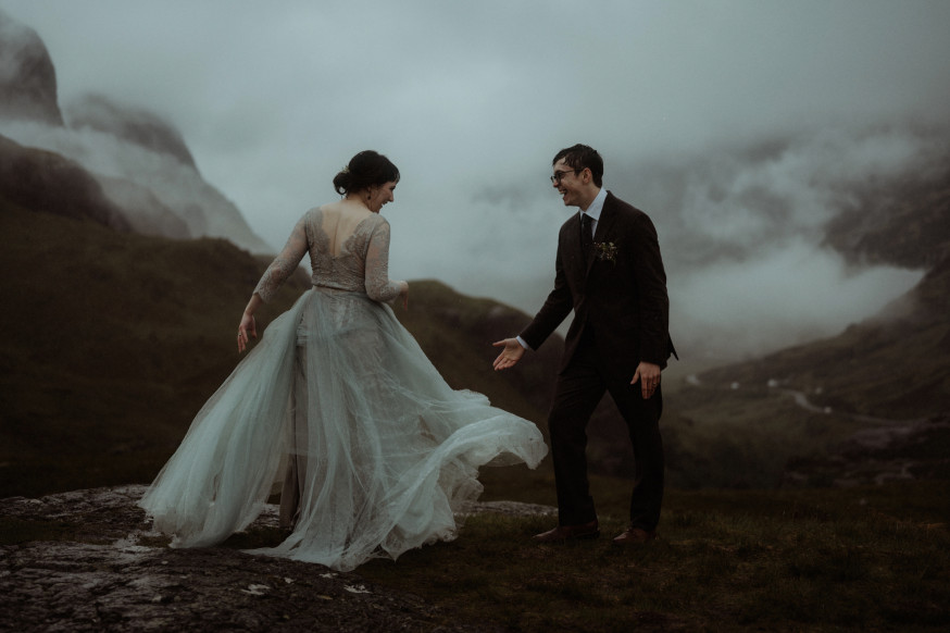 Elopement moments - marriage of Olivia and Brandon, Scotland. Nikon Z 6 + AF-S NIKKOR 50mm f/1.8G (FTZ Mount Adapter) | 1/1000 sec | f/2.0 | 50 mm | ISO 100 © The Kitcheners