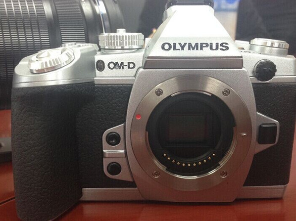 Olympus OM-D E-M1 silver