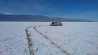 Death Valley zoutvlakte beschadigd door busje